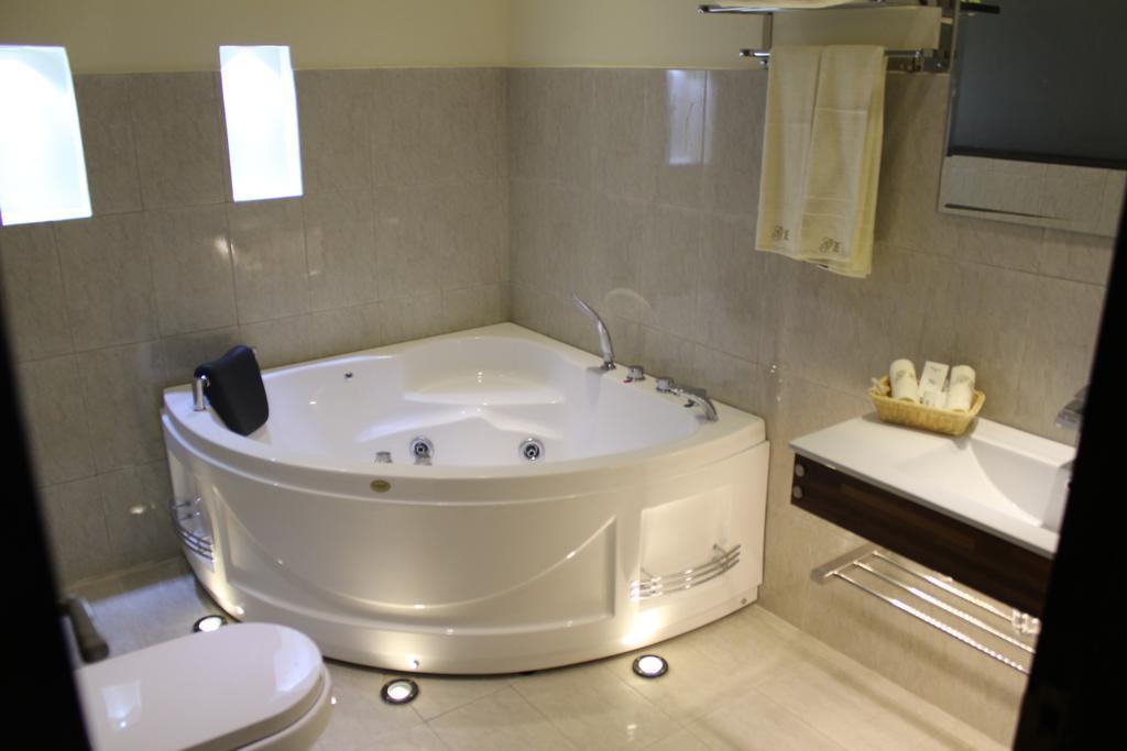 Grand Enclave Hotel Lahore Room photo