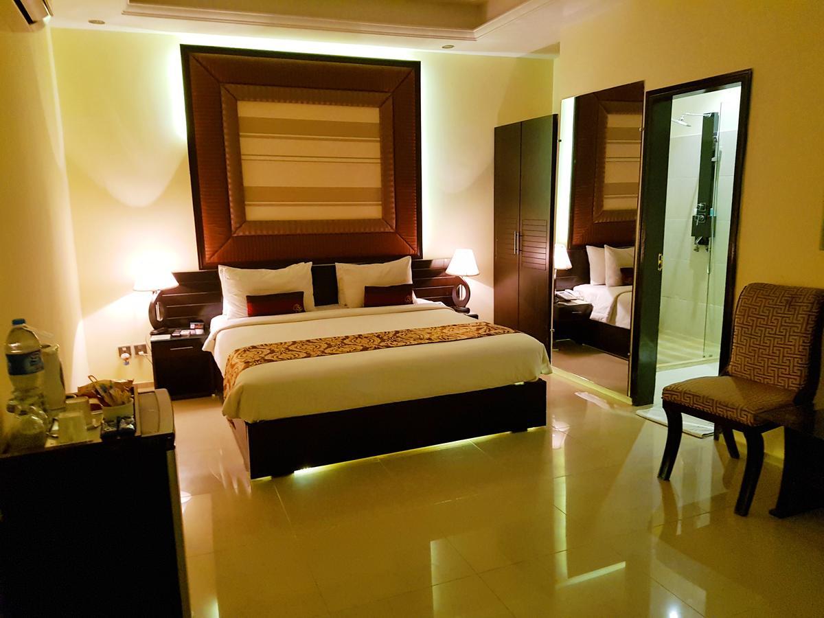 Grand Enclave Hotel Lahore Exterior photo