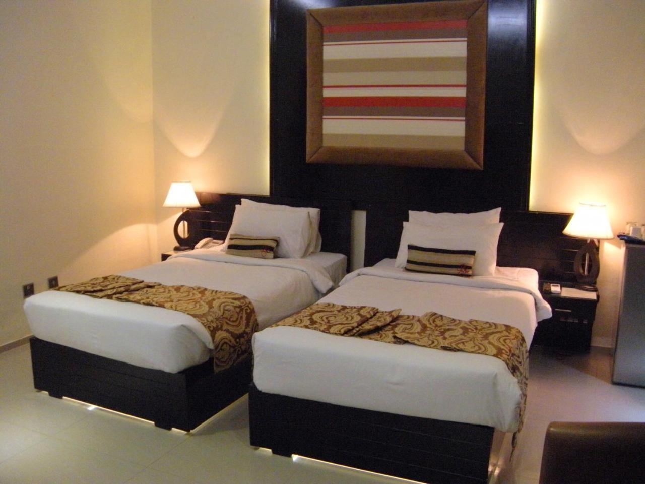 Grand Enclave Hotel Lahore Room photo
